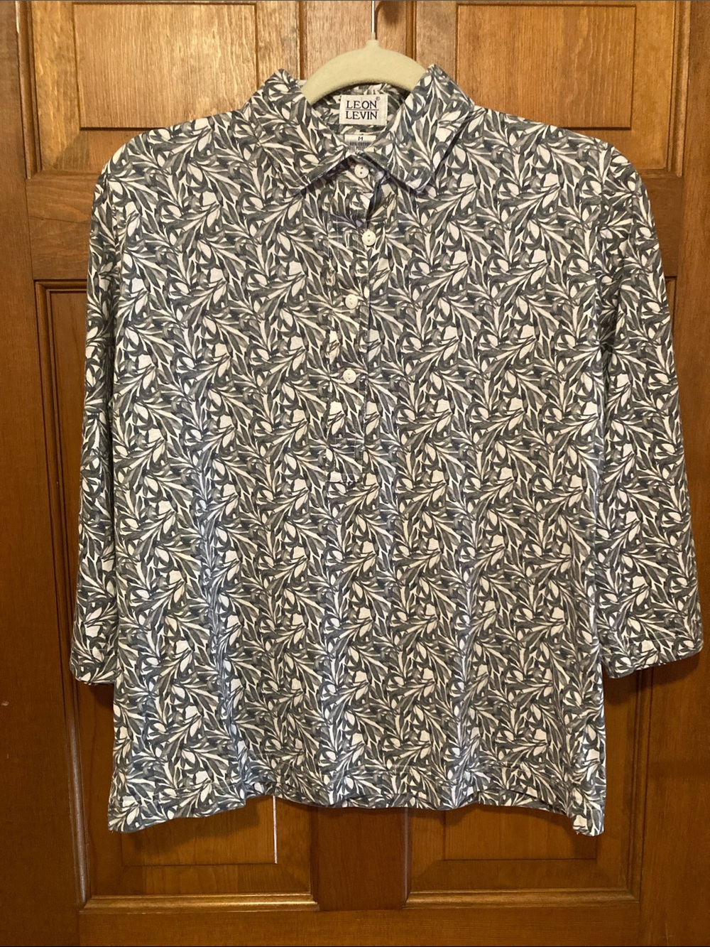 Leon Levin 3/4 sleeve polo style shirt